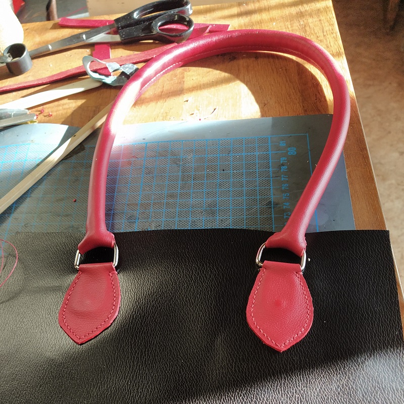 Poignées en cuir sur le sac